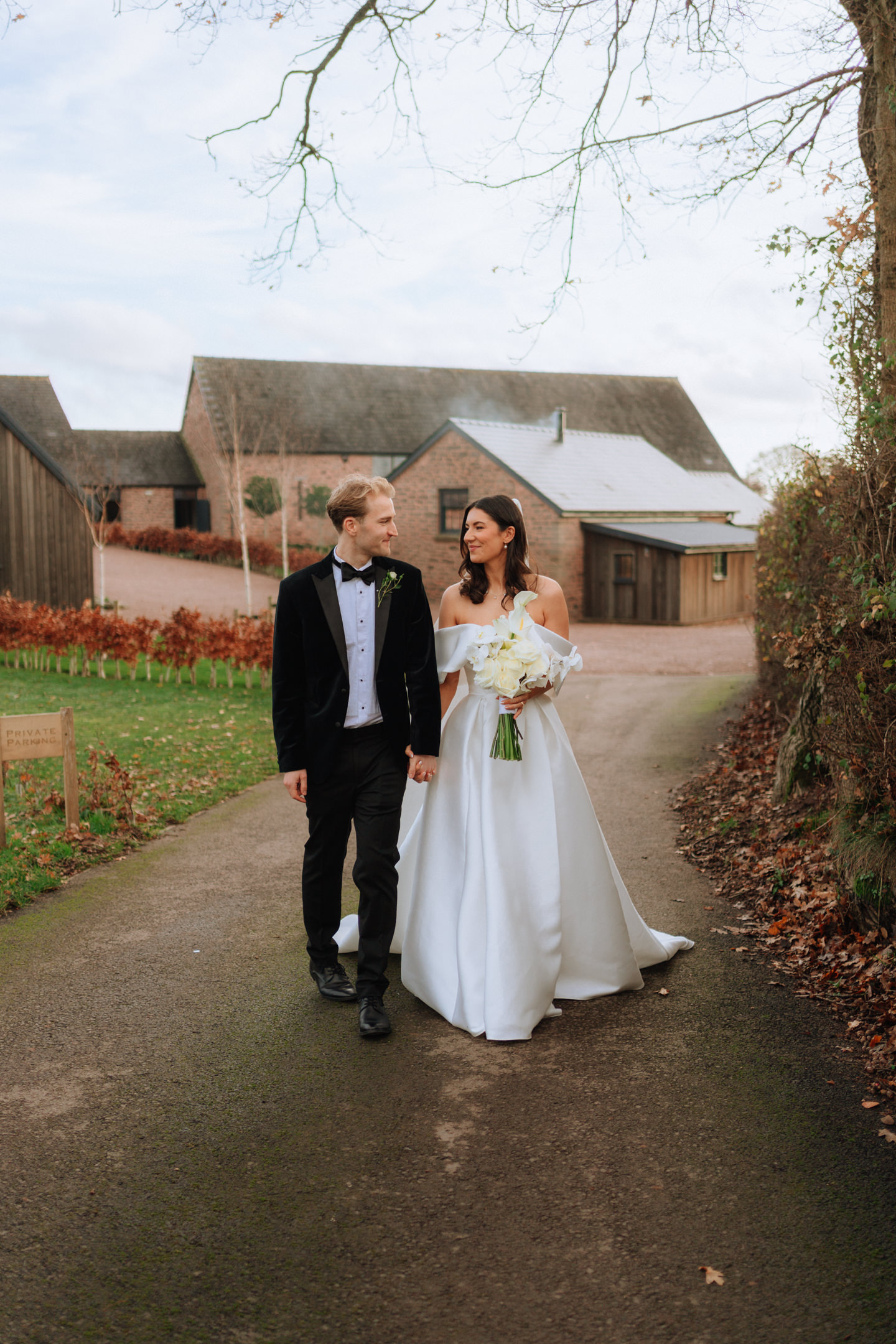 HOLLIE SIMON LLANTILIO HOUSE WEDDING PHOTOGRAPHY 014