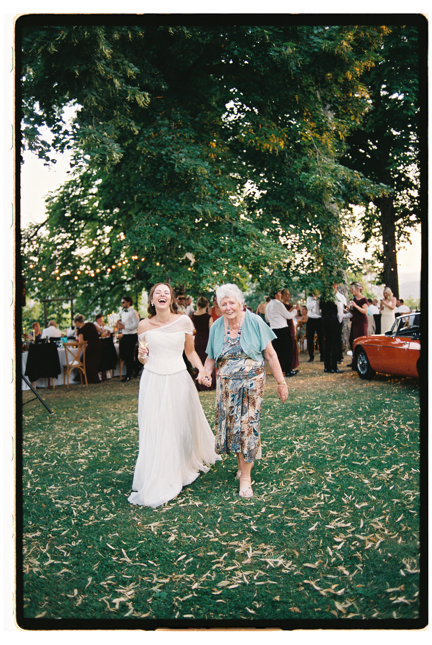 LOUISE WAYNE PREVIEW WEDDING FILM PHOTOGRAPHY CHATEAU DE CAZENAC 010