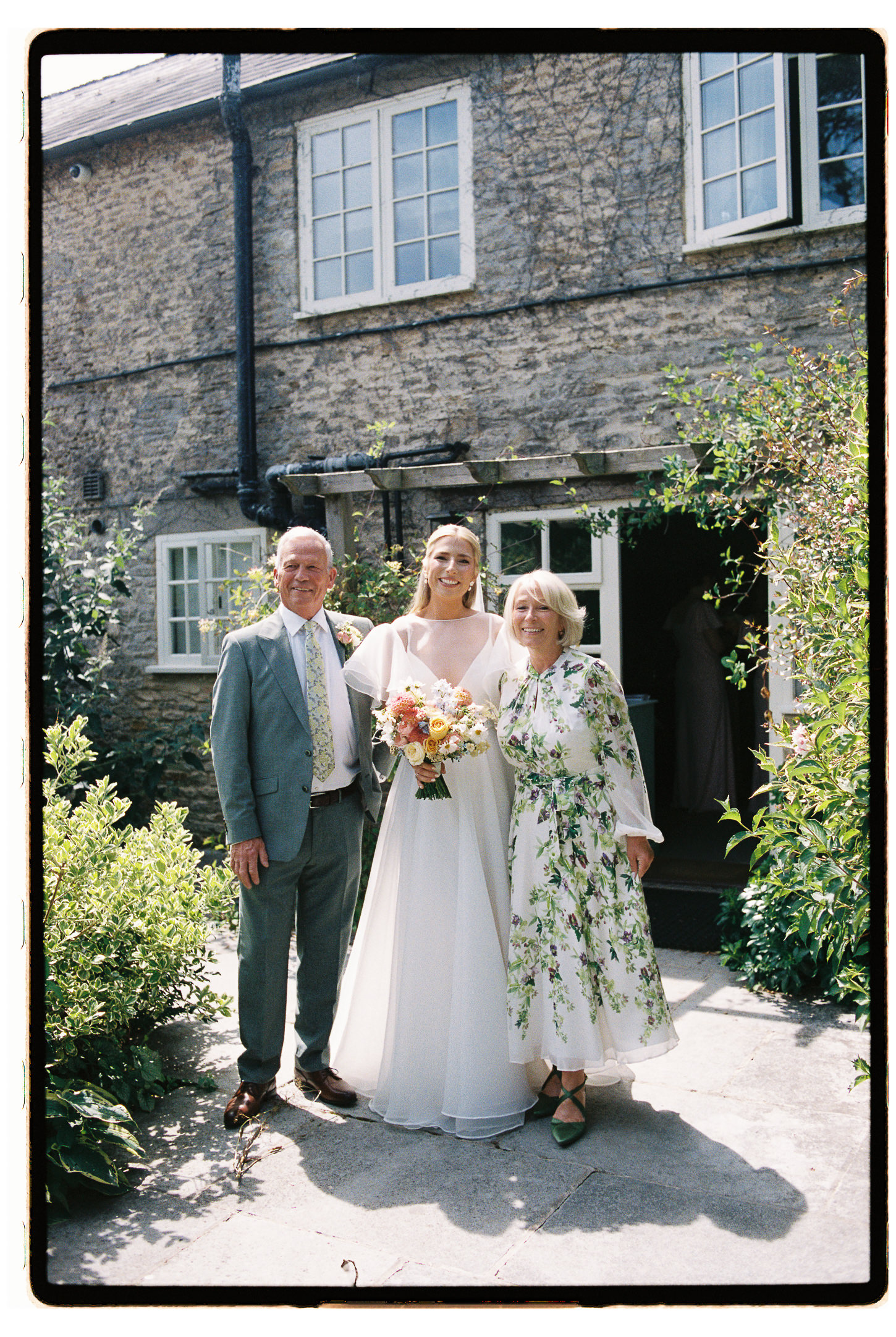 MADDY CIAN PREVIEW WEDDING FILM PHOTOGRAPHY OLD GORE BARN 010