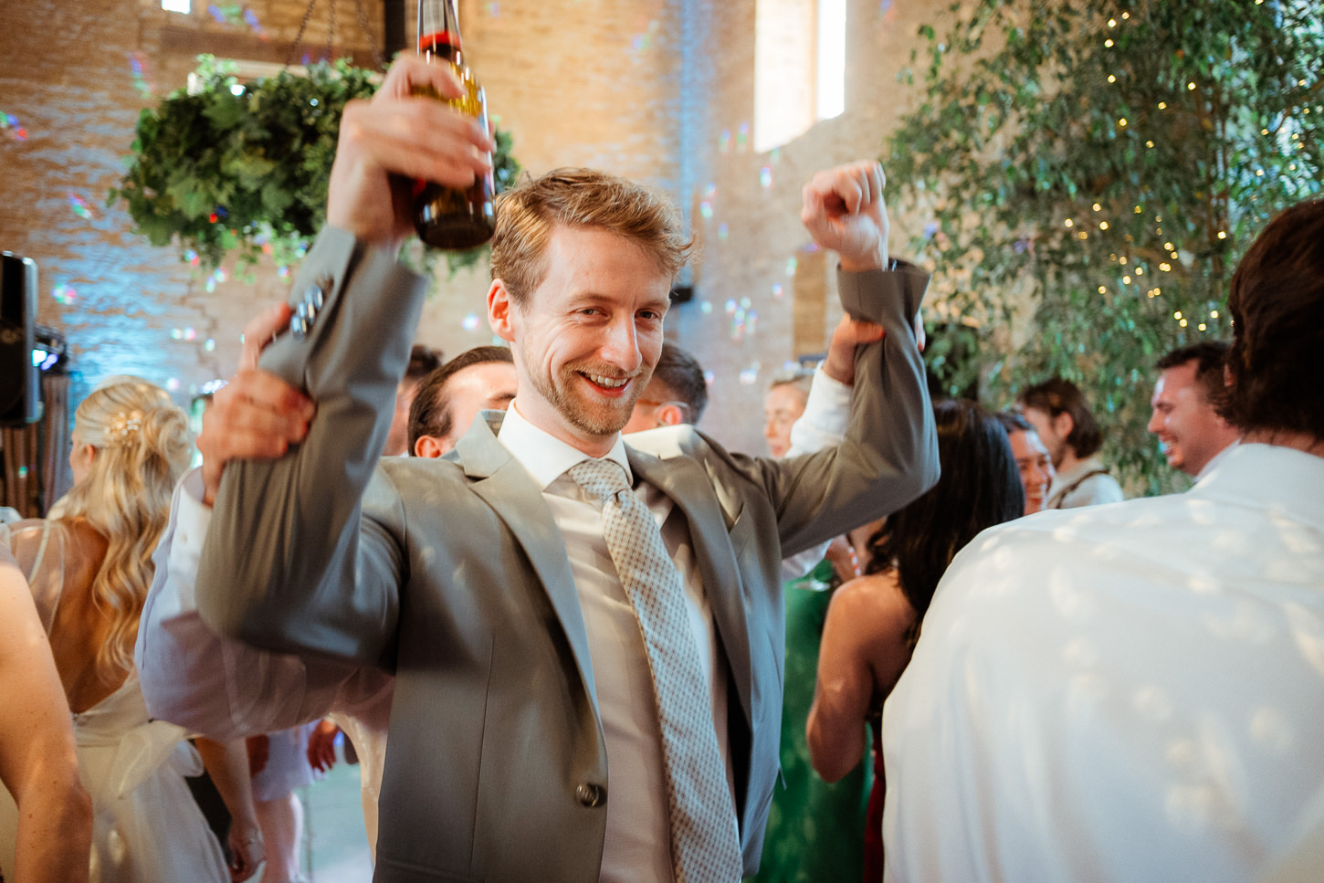 MADDY CIAN OLD GORE BARN COTWSOLDS WEDDING PHOTOGRAPHY 037