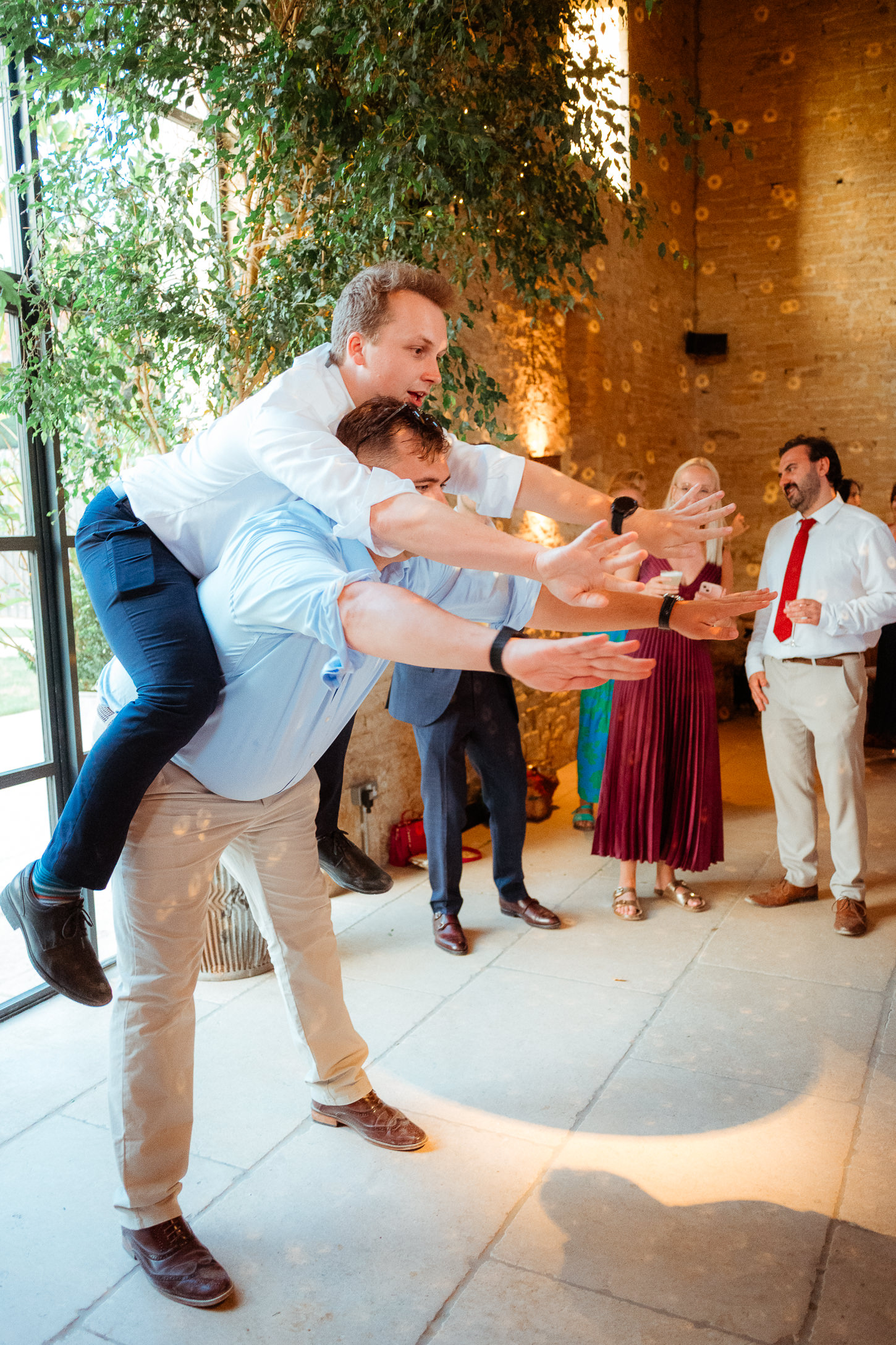 MADDY CIAN OLD GORE BARN COTWSOLDS WEDDING PHOTOGRAPHY 045