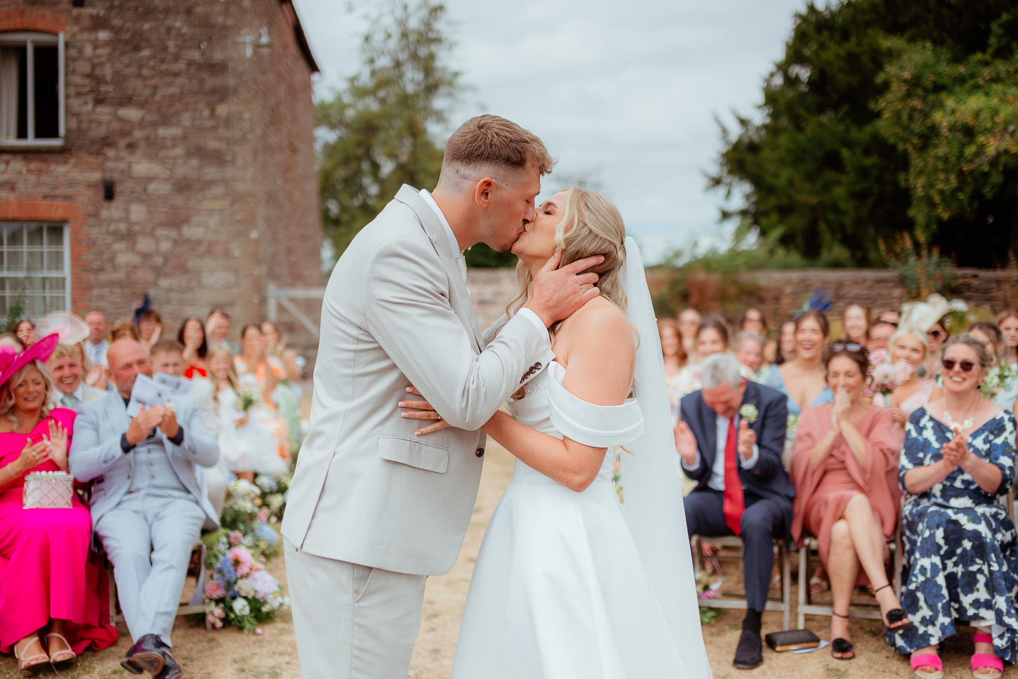 PREVIEWS MOLLY JORDAN LLANTILIO HOUSE WEDDING PHOTOGRAPHY 011