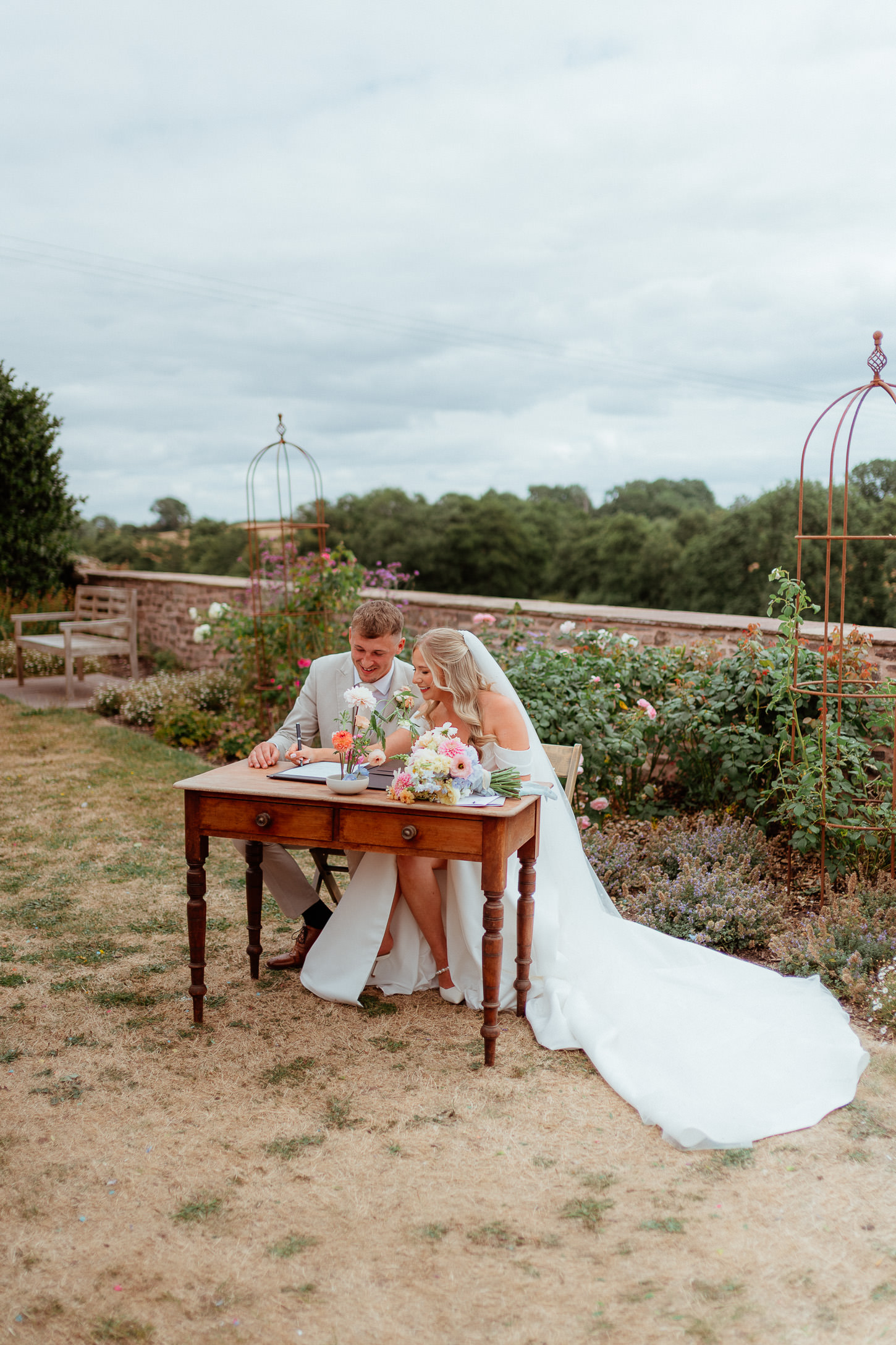 PREVIEWS MOLLY JORDAN LLANTILIO HOUSE WEDDING PHOTOGRAPHY 012