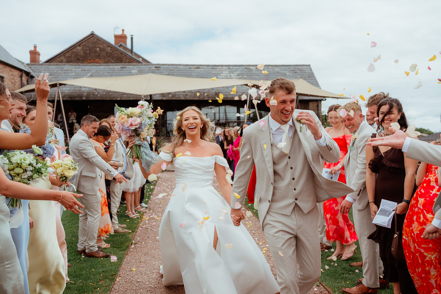 PREVIEWS MOLLY JORDAN LLANTILIO HOUSE WEDDING PHOTOGRAPHY 015