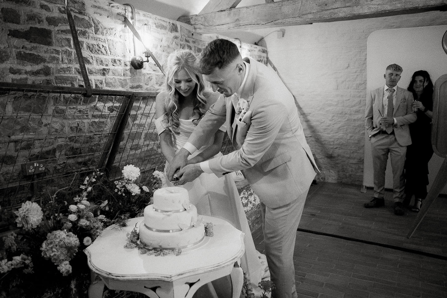PREVIEWS MOLLY JORDAN LLANTILIO HOUSE WEDDING PHOTOGRAPHY 038