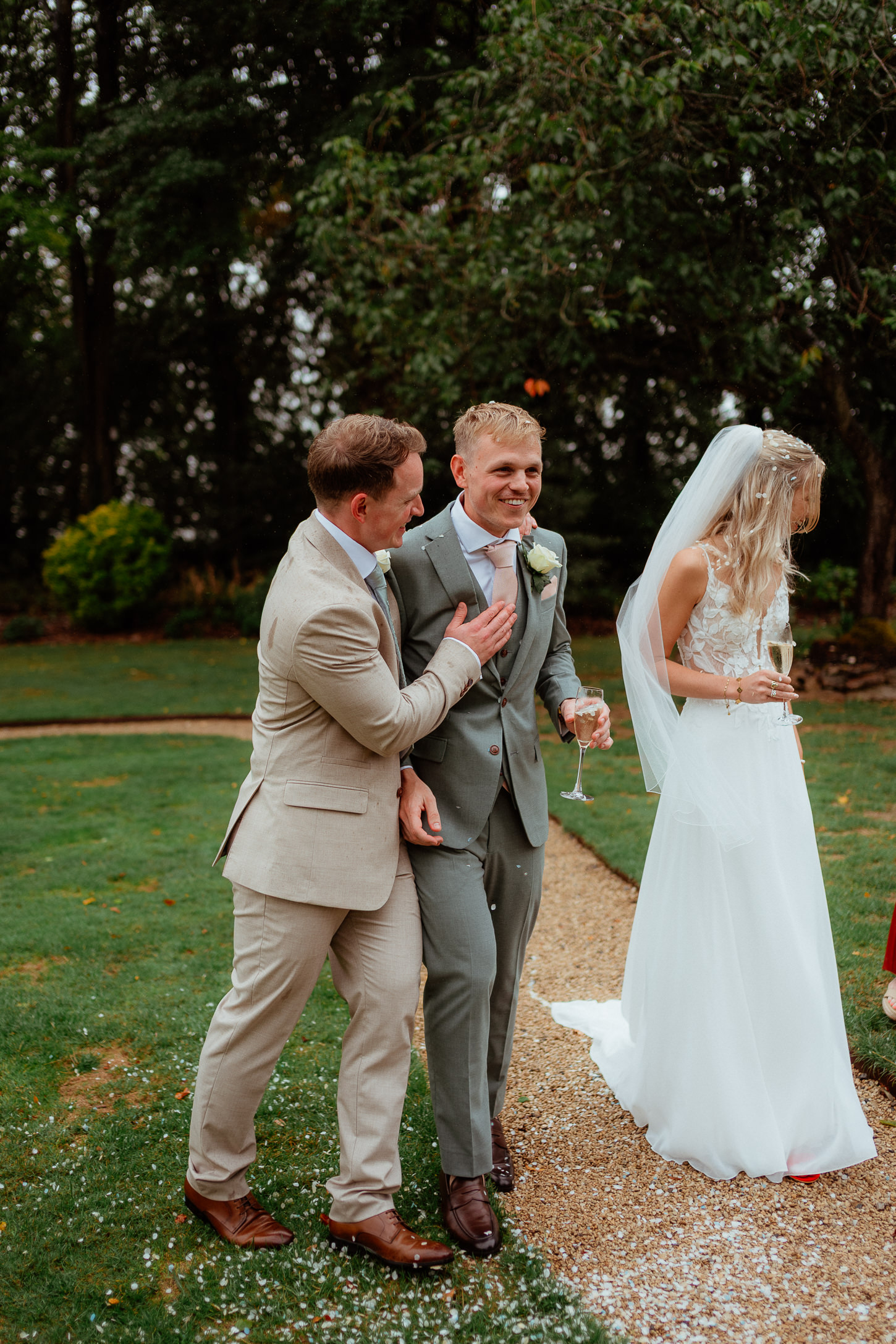 JOSIE KIERAN THE RIDGEWAY BARNS WILTSHIRE WEDDING PHOTOGRAPHY 010