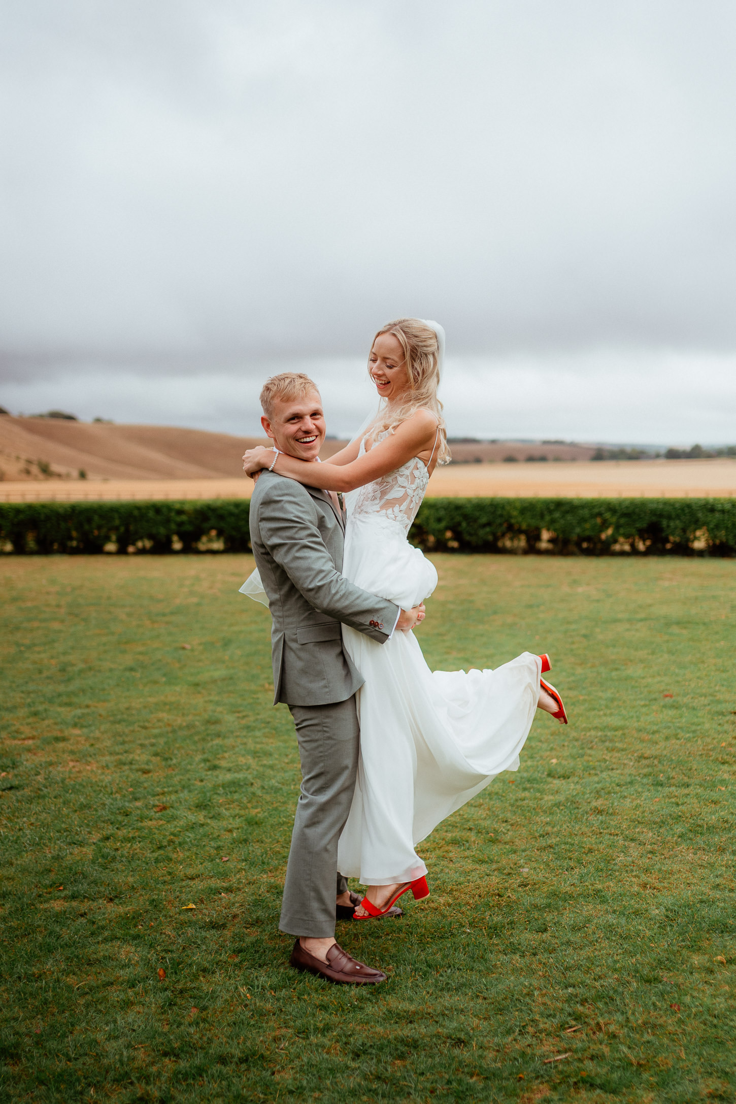 JOSIE KIERAN THE RIDGEWAY BARNS WILTSHIRE WEDDING PHOTOGRAPHY 015