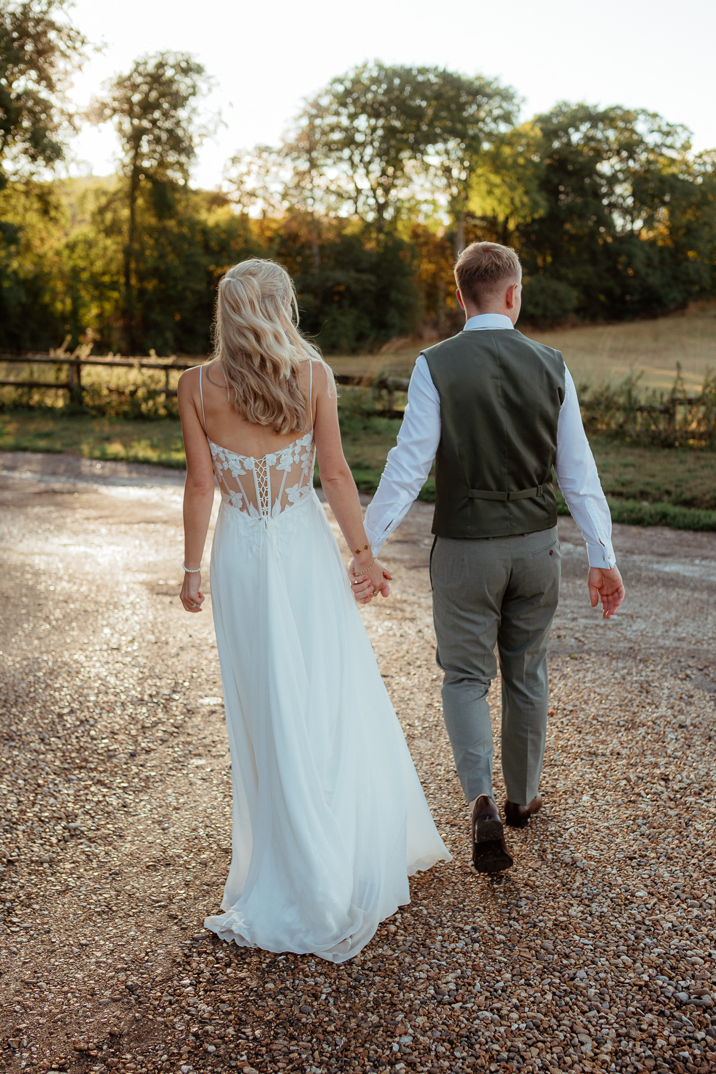 JOSIE KIERAN THE RIDGEWAY BARNS WILTSHIRE WEDDING PHOTOGRAPHY 030