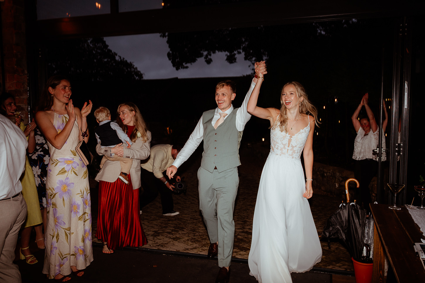 JOSIE KIERAN THE RIDGEWAY BARNS WILTSHIRE WEDDING PHOTOGRAPHY 032