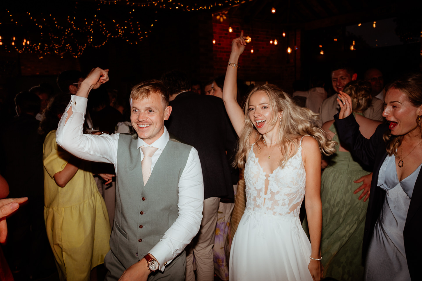 JOSIE KIERAN THE RIDGEWAY BARNS WILTSHIRE WEDDING PHOTOGRAPHY 039