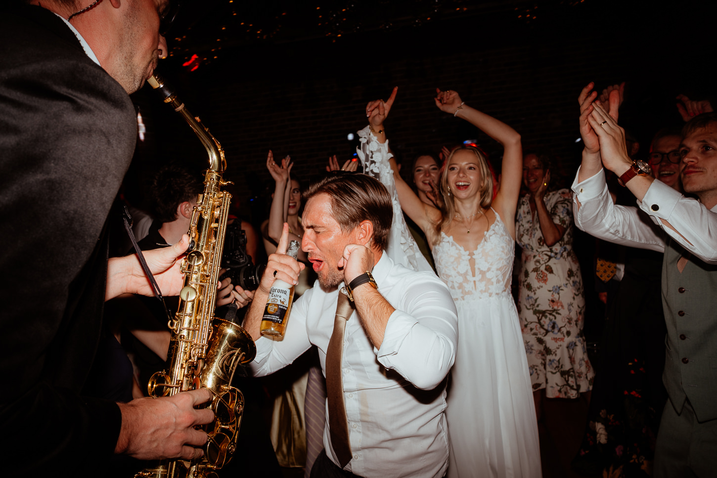 JOSIE KIERAN THE RIDGEWAY BARNS WILTSHIRE WEDDING PHOTOGRAPHY 043