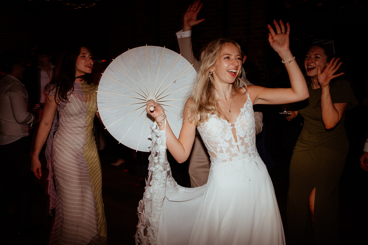 JOSIE KIERAN THE RIDGEWAY BARNS WILTSHIRE WEDDING PHOTOGRAPHY 052